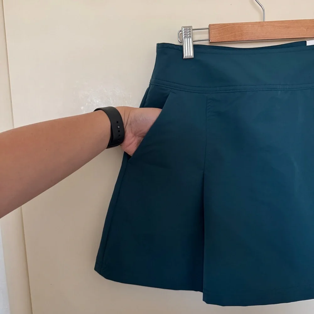 Champion Women's pleated Skort in Teal size 10
